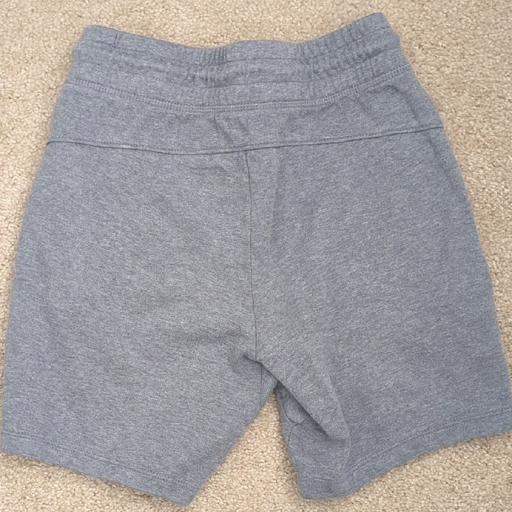GAP heather gray